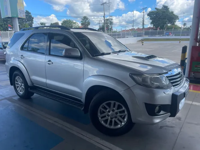 Toyota Hilux SW4 SRV D4-d 4X4 3.0 TDI Dies. AUT 2013