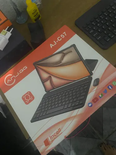Tablete com teclado e mause