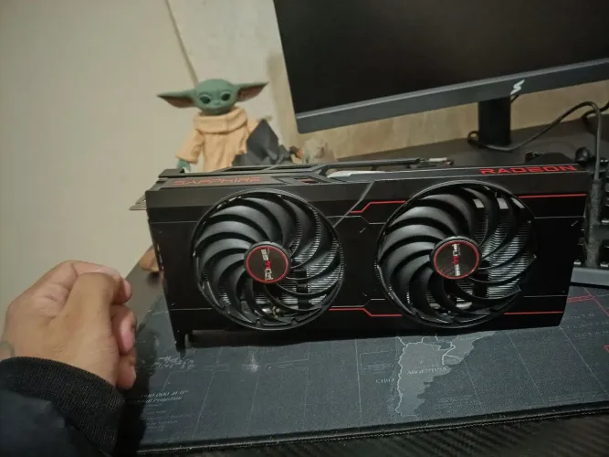 Placa de vídeo RX 6700XT 12GB | Troco em GPU Branca