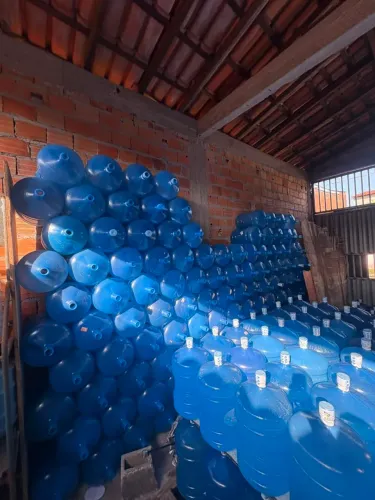 VENDE-SE GARRAFÃO VAZIO DE NOSSA AGUA