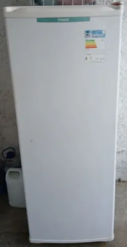 Freezer com defeito para conserto ou retirada de peças.