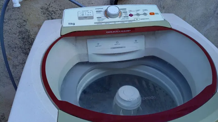Vende se uma máquina de lavar Brastemp 11 kilos em bom estado só precisa trocar a placa 30
