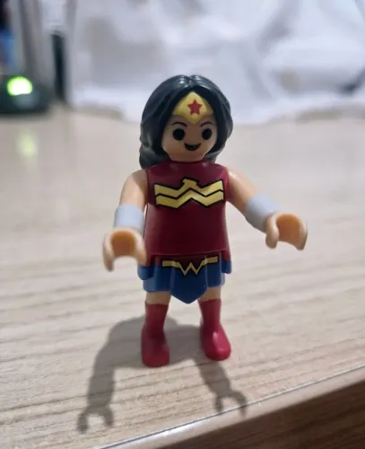 Boneco Playmobil Mulher-Maravilha - Kinder Ovo