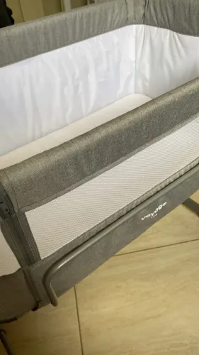 Berço Co-Sleeper Voyage Link Cinza - Semi Novo, Regulável e com Rodinhas