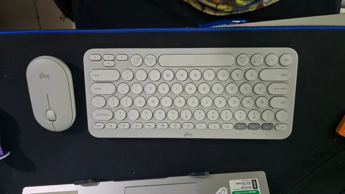 Mouse e Teclado sem fio Logitech Pebble