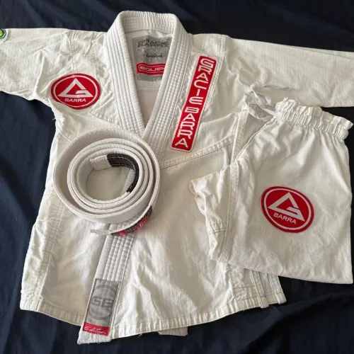 Kimono M0 + camiseta 4 + faixa Gracie Barra