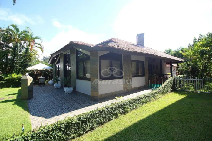Casa com 4 dormitórios à venda, 300 m² por R$ 2.800.000,00 - Estoril - Guaratuba/PR