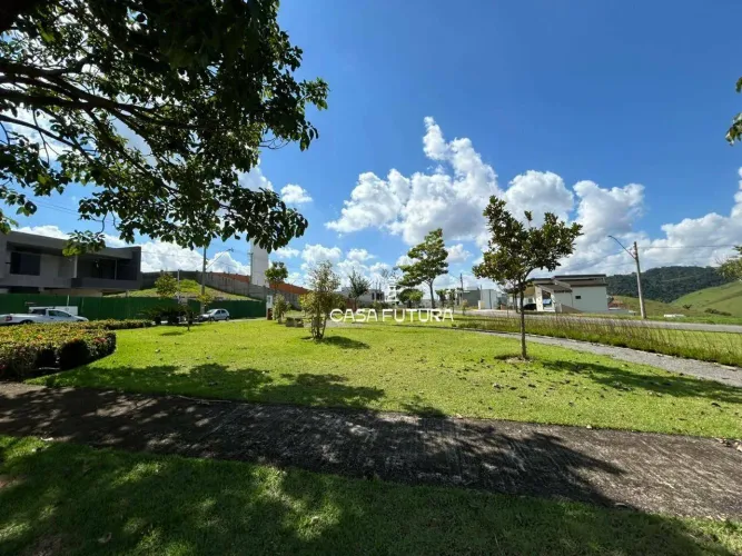 Terreno de Esquina no Alphaville 528,11m² com Clube Completo e Alto Padrão