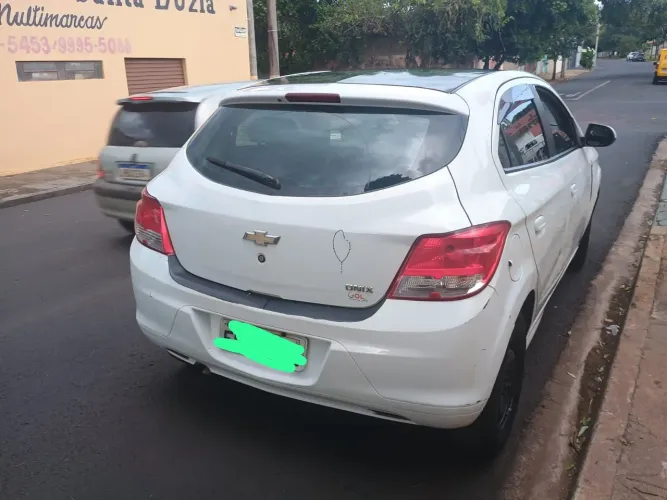 Chevrolet Onix Hatch LS 1.0 8V Flex Power Mec. 4P 2015