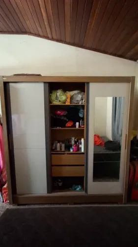 Vende - se Guarda Roupa