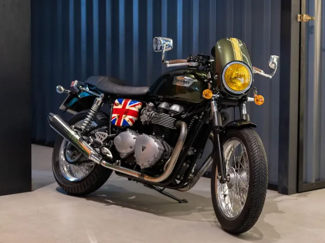 TRIUMPH THRUXTON 900 2015