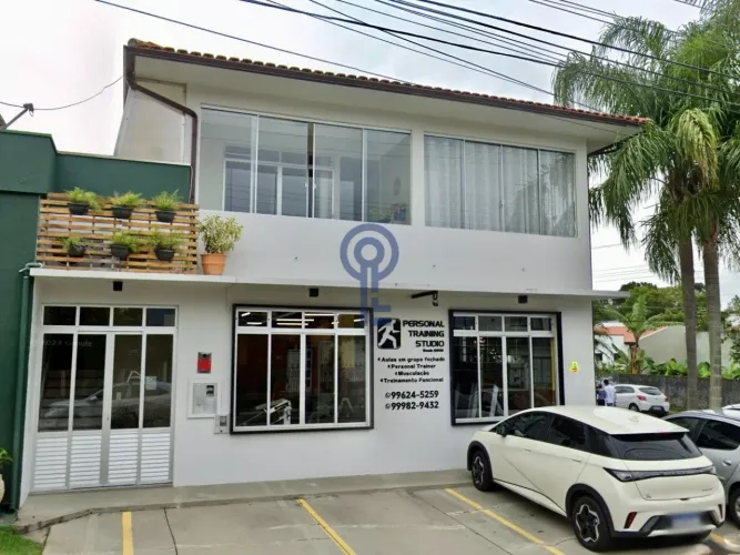 Sala 100m2 no Córrego Grande