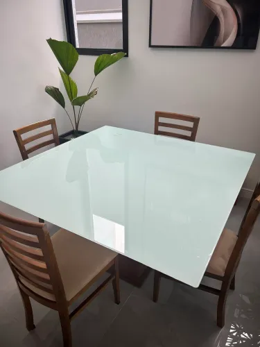 Mesa de vidro quadrada