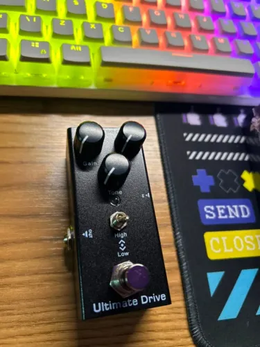 Pedal de Overdrive Ultimate Drive (OCD) NOVO