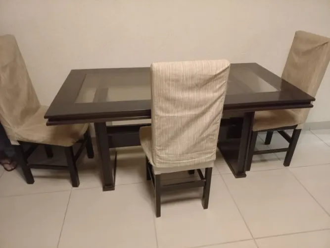 Mesa com 6 cadeiras