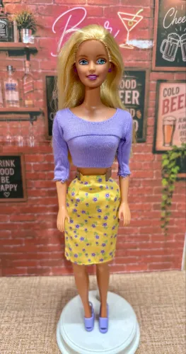 Barbie antiga com fashion pack de cartela