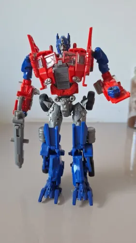 Optimus Prime AOE voyage original Hasbro sem caixa e sem manual em estado de novo.