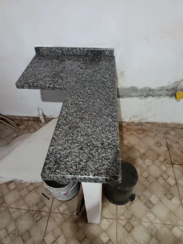 Pedra marmore em L canto arredondado
