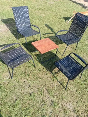 Vende se mesa y cadeira para interior, exterior