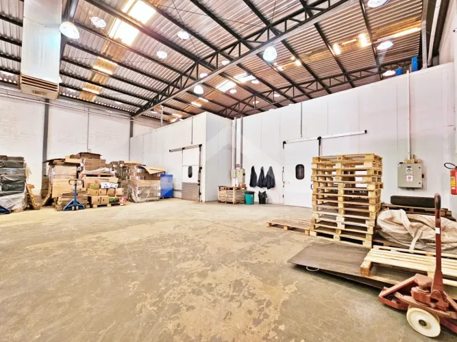 Imóvel comercial à venda no Bairro Distrito Industrial, próximo a Rua Jorge Saquy - Jardin