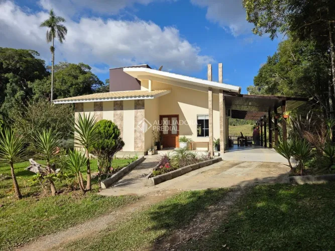 Casa mobiliada com 3 dormitórios e 4.000m² em Rancho Queimado