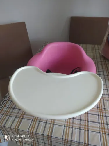 Assento com bandeja de alimentação