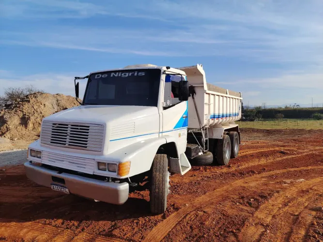 MB 2325 traçado caçamba