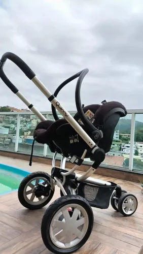 Carrinho de bebê quinny 