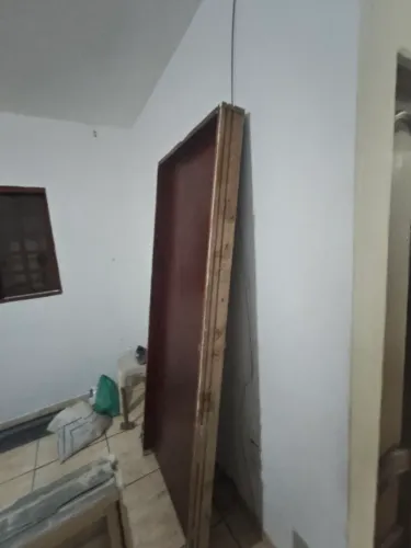 Porta de Madeira completa com batente - ÓTIMA OPORTUNIDADE!