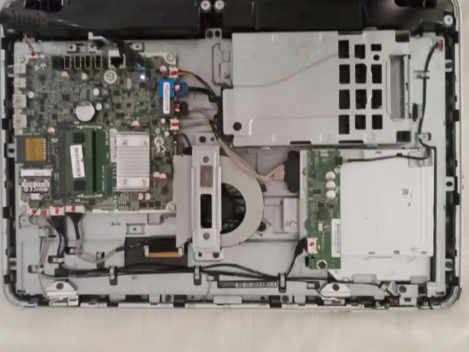HP All in One 18-5200br - 4GB DDR3 HD 500GB - Com Defeito, Liga LED Branco