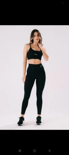 Lote de roupas de academia