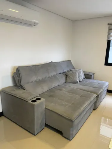 Sofá Berlim 2,90 m Retrátil Cinza-Prata com Porta-Copos