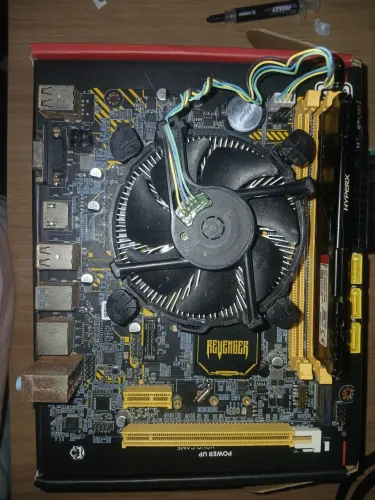 PLACA MÃE H110 LGA 1151 DDR4 + 4GB RAM DDR4 + I5 6ª GERAÇÃO. ( NÃO ESTA DANDO VIDEO)