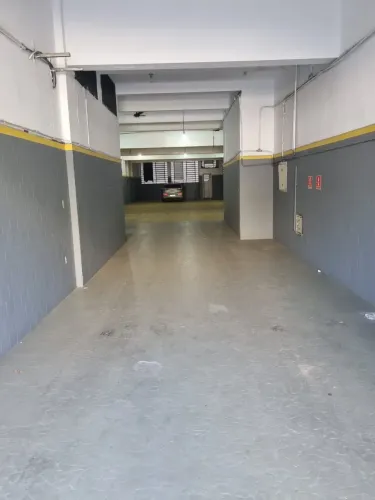 Loja para aluguel com10 vagas e depósito no subsolo em Bom Retiro - São Paulo - SP