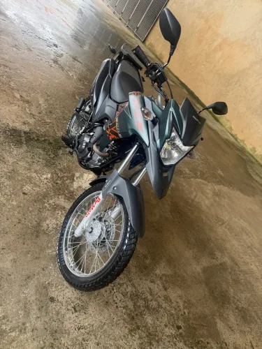 Moto semi nova