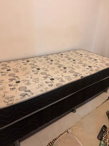 Vendo cama Box de solteiro