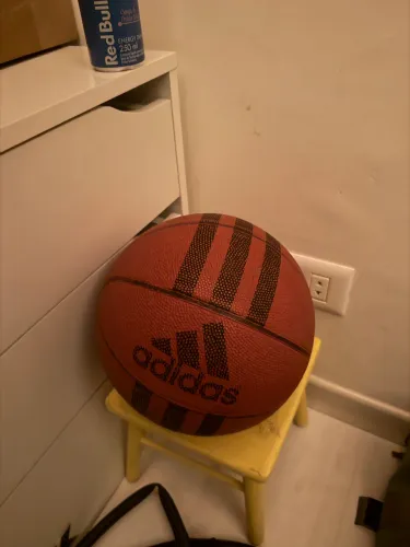 Bolo de basquete adidas
