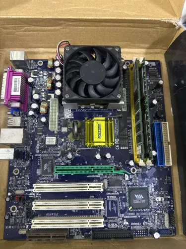 Placa mãe Foxconn c/ processador e memória