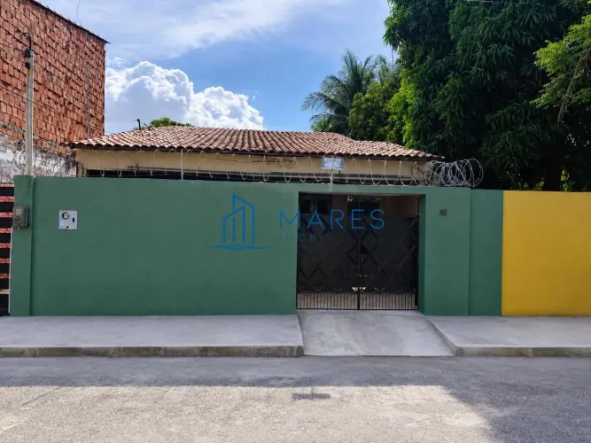 Casa com 03 Quartos no Damas