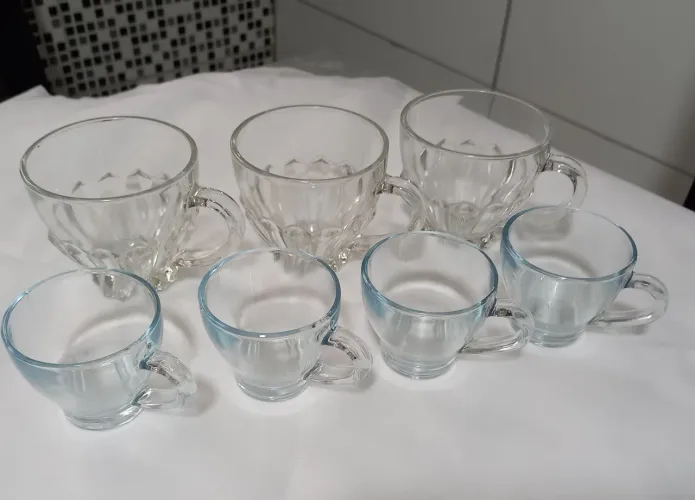3 Xícaras da grande e 4 da pequena 