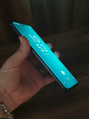 Celular Edge 40