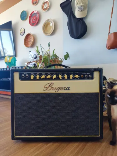 Amplificador Valvulado Bugera V22 revisado