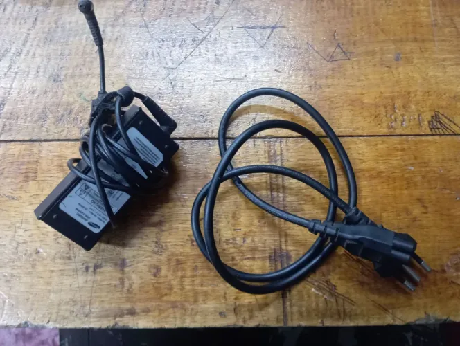 Carregador Samsung notebook (modelo AD-4019B)