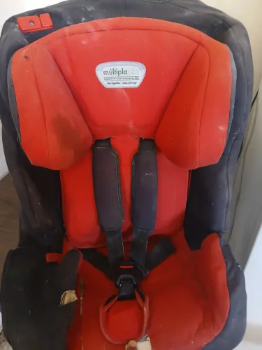 Cadeira de bebê ?   só falta o forró 