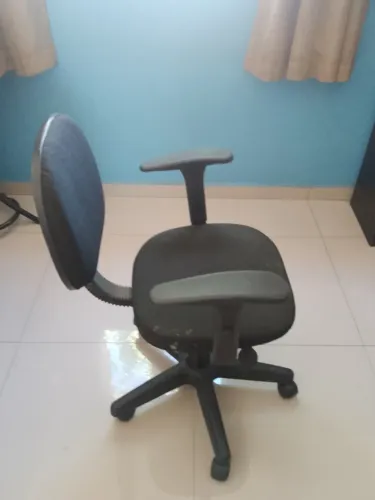 Cadeira de Escritório Simples