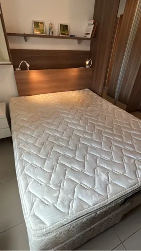 Vendo cama com baú.