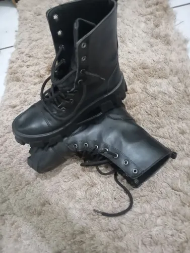 Vendo bota nova