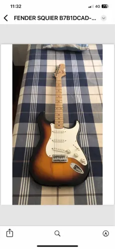 Guitarra Squier Stratocaster (acompanha case rígido)