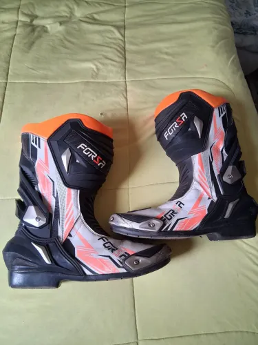 Bota forza 42/43 semi nova