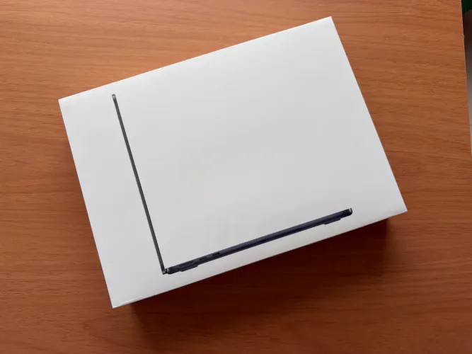 MacBook Air m2 - 16 gb RAM / 256 gb SSD - midnight - lacrado